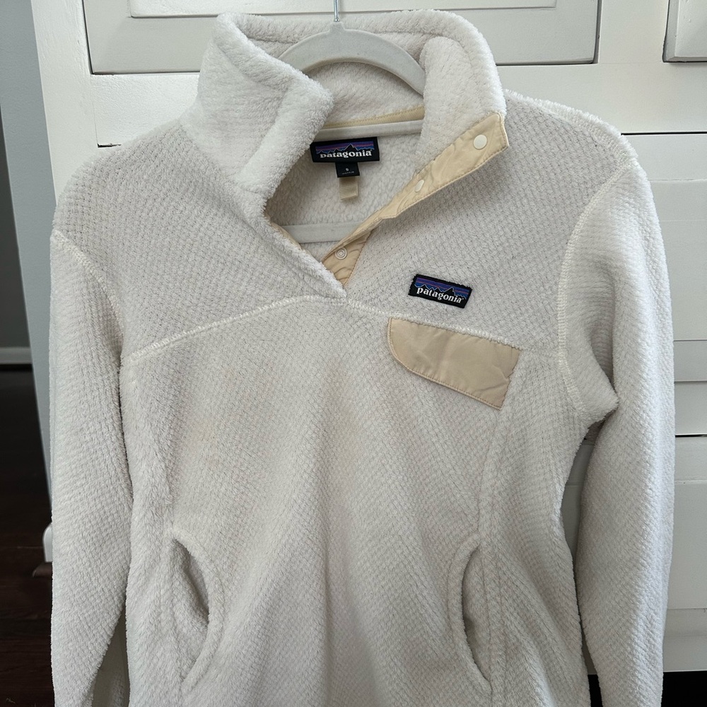 White/Cream Patagonia crewneck size small